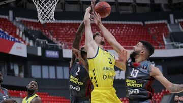 Oriol Paul&iacute; trata de atrapar un rebote ante el Lokomotiv Kuban.