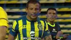 "Tengo 20 palos verdes": la chicana de Emiliano Vecchio al árbitro Andrés Merlos