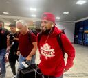 Vidal llegó a su nueva casa y se encontró con hinchas que lo recibieron así