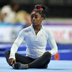 Biles regresa a su vida de gimnasta