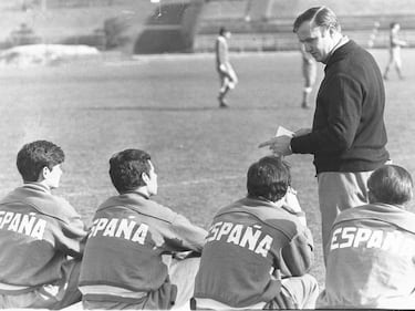El hispano-uruguayo se retiró del fútbol en 1966 para dar paso a su carrera como entrenador. Comenzó en las categorías inferiores del Real Madrid hasta que en 1968 dirigió a la selección olímpica española en los Juegos de México. También dirigiría a la España olímpica en 1980 en los Juegos de Moscú.