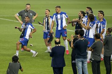 Matheus Uribe y Luis Díaz consiguieron con el Porto el título de la Primeira Liga al vencer 2-0 al Sporting de Lisboa. Los dirigidos por Sergio Conceicao pudieron celebrar faltando dos jornadas por disputarse. 