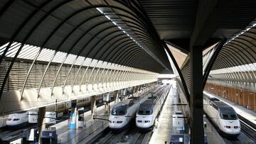 High-speed AVE trains stand idle at Santa Justa's train station in Seville April 2, 2004. A bomb containing between 10 and 12 kgs (22 and 26 lbs) of explosives has been found on the high-speed train track linking Seville to Madrid, near the Spanish city of Toledo on Friday. REUTERS/Marcelo Del Pozo MDP/JV - RTRGLKE