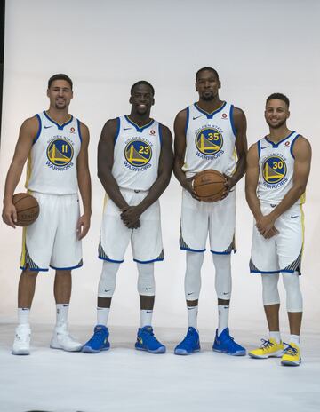 Klay Thompson,Draymond Green,Kevin Durant, y Stephen Curry