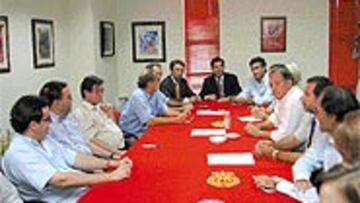 <B>CAMBIO DE PROPIEDAD</B>. Un grupo de empresarios mallorquines controla a partir de ayer el 80% de las acciones del club bermellón.