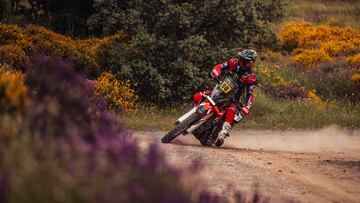 Tosha Schareina, con la Honda en Portugal.