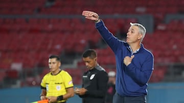 Futbol, Union Espanola vs Universidad Catolica.
Fecha 6, Liga de Primera 2025.
El entrenador de Universidad Catolica Tiago Nunes es fotografiado contra Union Espanola durante el partido de primera division disputado en el estadio Nacional en Santiago, Chile.
28/03/2025
Jonnathan Oyarzun/Photosport
Football, Union Espanola vs Universidad Catolica.
6st turn, 2025 First division league.
Universidad Catolica’s head coach Tiago Nunes is pictured against Union Espanola during the first division match held at the Nacional stadium in Santiago, Chile.
28/03/2025
Jonnathan Oyarzun/Photosport