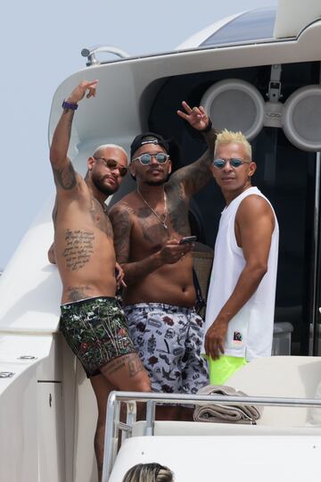 Las fotos de Neymar en Ibiza que suscitan comentarios