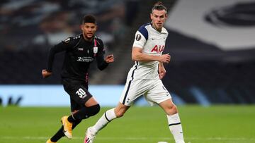 LONDON, ENGLAND - OCTOBER 22: Gareth Bale of Tottenham Hotspur looks to break past Andres Andrade of LASK during the UEFA Europa League Group J stage match between Tottenham Hotspur and LASK at Tottenham Hotspur Stadium on October 22, 2020 in London, Engl