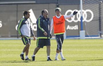 Benítez, Pecchia, entrenador adjunto, y Kroos.