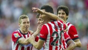 El Athletic recurre al balón parado para batir al Levante