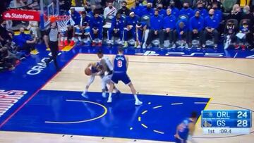 Por esto Curry es Curry: pierde un balón, le hacen canasta y la siguiente jugada es de genio