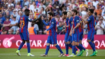 Football Soccer - Barcelona v Villarreal - Spanish La Liga Santander - Camp Nou stadium, Barcelona, Spain - 6/05/2017. Barcelona's players celebrate a goal. REUTERS/Albert Gea