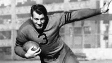 Bronko Nagurski fue una estrella de la liga en la posici車n de tackle, tanto ofensivo como defensivo. Su capacidad de placar le llev車 a funcionar como un gran fullback.