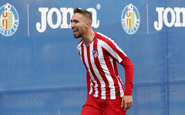 Dario Poveda celebra un gol con el filial del Atlético en la Ciudad Deportiva del Getafe. 