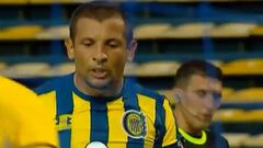 "Tengo 20 palos verdes": la dura discusión de Vecchio con un árbitro que se hizo viral