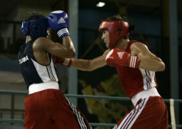 El francés Alexis Vastine (derecha) ante el cubano Ronniel Iglesias durante un combate en la Havana (2008).