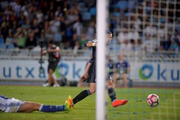 Bale scores into an empty net to complete Real's 3-0 win.