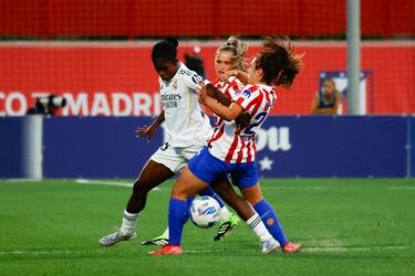 Alexia, graduada con honores