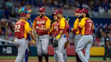 Miami (United States), 15/03/2023.- Players of Venezuela gather at the pitching mound during the 2023 World Baseball Classic Pool D match between Israel and Venezuela at loanDepot park baseball stadium in Miami, Florida, USA, 15 March 2023. (Estados Unidos) EFE/EPA/CRISTOBAL HERRERA-ULASHKEVICH