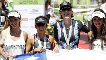 Pucon, 15 de enero 2017. 
 La Triatleta Chilena, Barbara Riveros, se consagra ganadora del Ironman 70.3 de pucon, en la imagen junto a la Estadounidense Alicia Kaye quien obtuvo el segundo lugar.
 Javier Torres/Photosport.