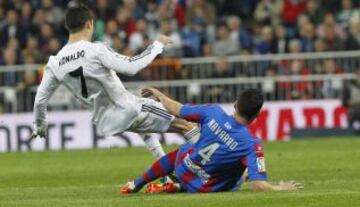 David Navarro fue expulsado por una entrada por detrás a Cristiano Ronaldo.