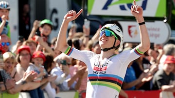 LIEGE (Belgium), 27/04/2025.- Slovenian cyclist Tadej Pogacar of UAE Team Emirates XRG celebrates winning the Liege Bastogne Liege cycling classic race over 252km, in Liege, Belgium, 27 April 2025. (Ciclismo, Bélgica, Lieja) EFE/EPA/OLIVIER MATTHYS