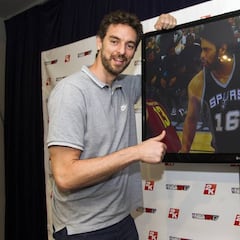 Pau Gasol, a ocupar el lugar de Duncan... y de Diaw y West