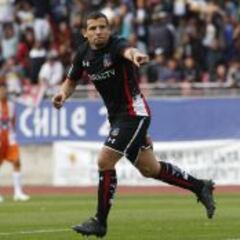 Vecchio es clave en Colo Colo, pero su futuro sigue en suspenso