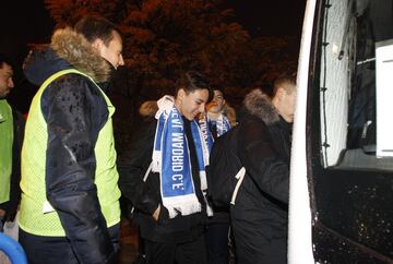 Ni la lluvia ni el frío espantaron las ilusiones de los más de 2000 seguidores del Fuenlabrada  que se trasladaron en autobús hasta el Estadio Santiago Bernabéu