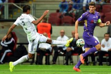 Raphael Varane y Mario Gómez.