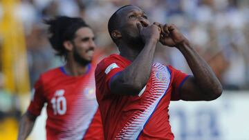 Costa Rica's defender Kendall Waston celebrates after scoring against Honduras during their 2018 FIFA World Cup qualifier football match in San Pedro Sula, Honduras on March 28, 2017. / AFP PHOTO / JOHAN ORDONEZ