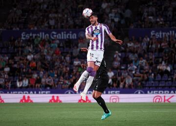 El defensa demostró sus dotes en el juego aérea. De hecho, el empate de su equipo  fue gracias a su buen gol en un córner.