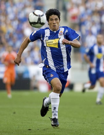 El defensa argentino llegó cedido al Espanyol la temporada 2009/2010. Volvería a España de la mano del Celta en el 2016 donde juega actualmente.
