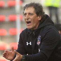 Salas aclaró cuándo decidirá si Paredes juega ante Palestino