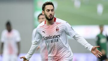 Theo y Achraf mantienen a Milan e Inter en la cima