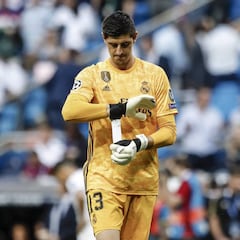 Courtois, para olvidar: pitos de la grada y cambiado en el descanso