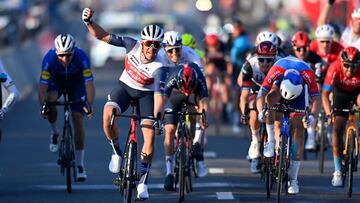 Pedersen deja a Van der Poel sin premio tras 80 km de fuga