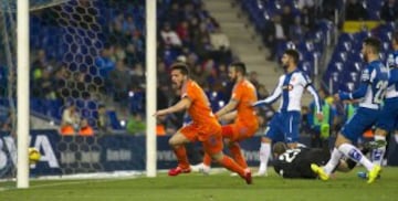 Piatti marca el 0-1.