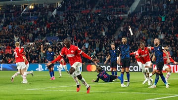 Soccer Football - Champions League - Group B - PSV Eindhoven v Sevilla - Philips Stadion, Eindhoven, Netherlands - October 3, 2023 PSV Eindhoven's Jordan Teze celebrates scoring their second goal REUTERS/Piroschka Van De Wouw