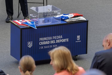 La urna donde se han guardado varios objetos relacionados con el club a modo de 'caja del tiempo'.
