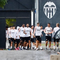 Rodrigo trabaja con los titulares y apunta a Lille; Guedes, no