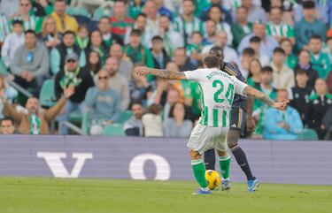 Tremendo el misil que se sacó Aitor Ruibal desde larga distancia para clavar el balón en la mismísima escuadra izquierda de la portería. Imposible para Lunin.

