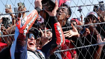 Divertida celebración Márquez tras su tercero en el esprint de Indonesia.