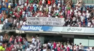 Pancarta contra Florentino en el Classic Match que inmediatamente fue retirada.