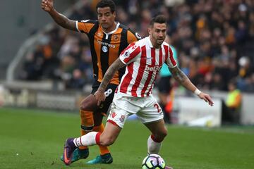 En 2012 el defensa estadounidense lleg¨® a Stoke City, procedente de Houston Dynamo, desde entonces ha disputado 168 partidos de Premier League, actualmente juega en el ascenso ingl¨¦s con QPR.