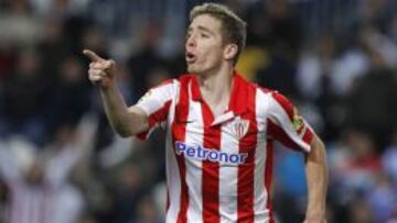 El jugador del Athletic Iker Muniain celebra tras marcar el segundo gol ante el Málaga.