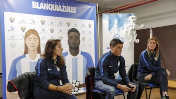 Ricca y Adriana, del Málaga Femenino, en la inauguración de la campaña Valores Blanquiazules.
