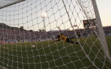 Tras su derrota ante Colo Colo en la jornada 27 (2-3), los cruzados ganaron siete partidos consecutivos para coronarse campeones en la última jornada ante Everton en san Carlos. 