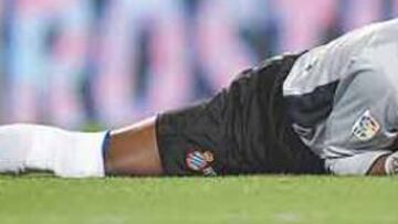 <b>UN SEGURO BAJO EL LARGUERO. </b>La gran temporada de Carlos Kameni no pasó por alto para Laporta, que en sus mini vacaciones en Camerún trató de seducir al portero perico.